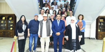 محافظ مطروح يلتقي فنانى ملتقى الفن والحياه بعد عودتهم من سيوة 1 - جريدة المساء