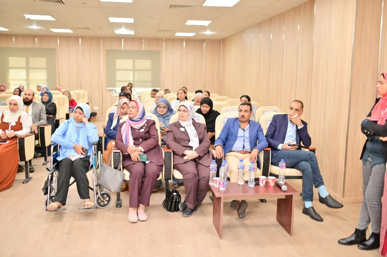 مركز أورام قنا يحتفل بـ"بينك أكتوبر" لنشر الوعي والكشف المبكر عن السرطان 29 - جريدة المساء