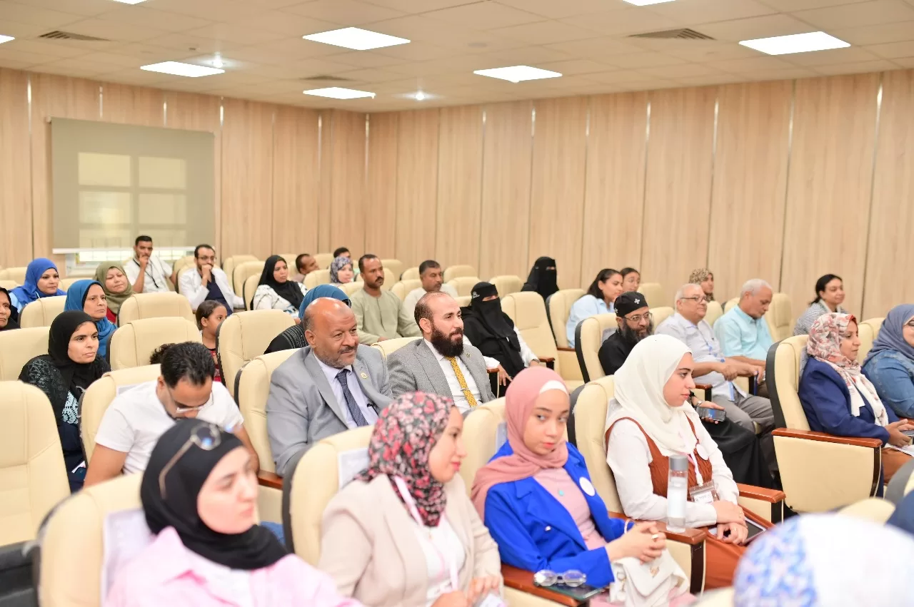 مركز أورام قنا يحتفل بـ"بينك أكتوبر" لنشر الوعي والكشف المبكر عن السرطان 35 - جريدة المساء