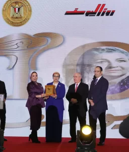 المستشارة أمل عمار تحتفي بمئوية روزاليوسف وتؤكد استمرار الريادة النسائية 27 - جريدة المساء