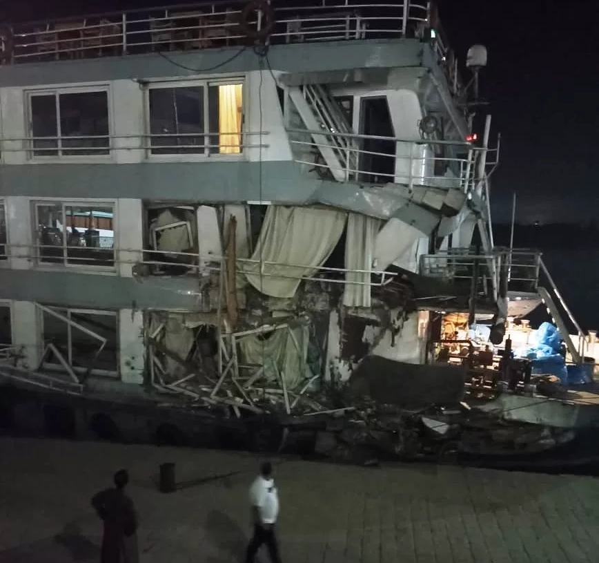 محافظ أسوان يتابع تداعيات إصطدام باخرة سياحية بكوبرى كلابشة دون إصابات أو خسائر بشرية 20 - جريدة المساء محافظ أسوان يتابع تداعيات إصطدام باخرة سياحية بكوبرى كلابشة دون إصابات أو خسائر بشرية 19 - جريدة المساء