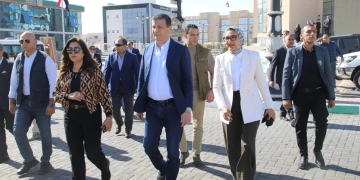 وزيرا الزراعة والتنمية المحلية ومحافظ الوادي الجديد يتفقدون محطة غربلة وإعداد التقاوي بالخارجة 2 - جريدة المساء وزيرا الزراعة والتنمية المحلية ومحافظ الوادي الجديد يتفقدون محطة غربلة وإعداد التقاوي بالخارجة 1 - جريدة المساء