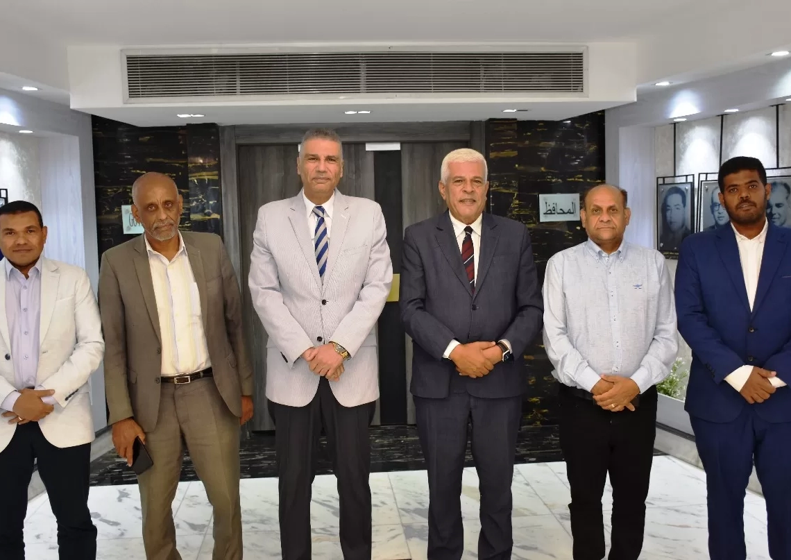 محافظ أسوان بحث مع نقيب الزراعيين تعزيز التعاون للنهوض بالقطاع الزراعى 19 - جريدة المساء