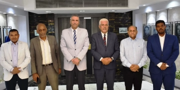 محافظ أسوان بحث مع نقيب الزراعيين تعزيز التعاون للنهوض بالقطاع الزراعى 1 - جريدة المساء