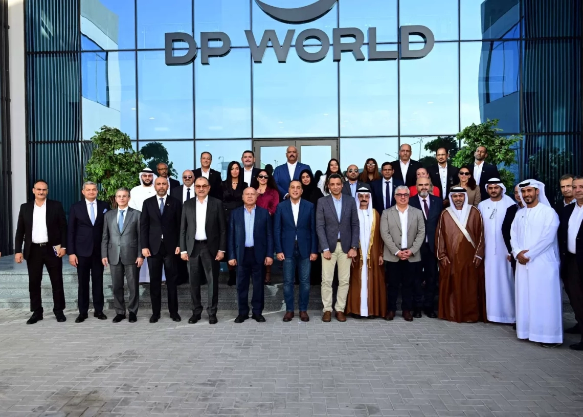 رئيس الوزراء يفتتح مستودع موانئ دبي العالمية " مصر للخدمات اللوجستية " ، بإستثمارات 85 مليون دولار 18 - جريدة المساء