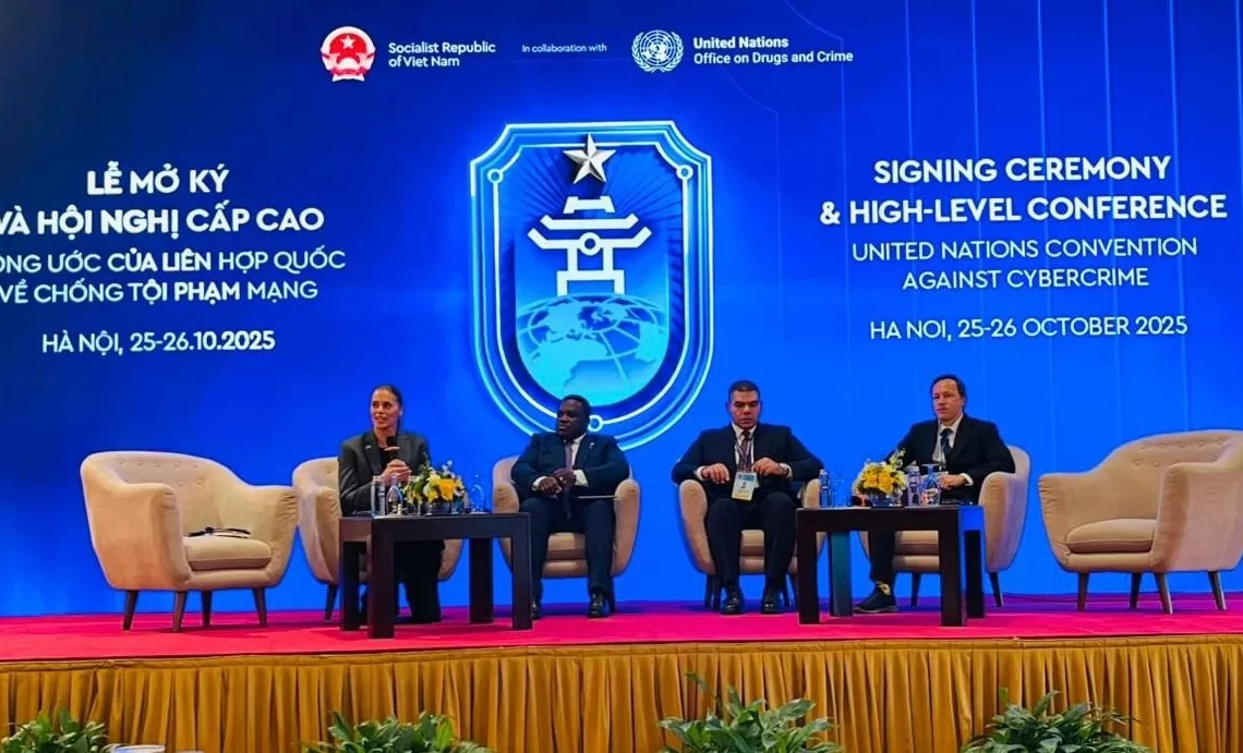 فى ختام زيارته لفيتنام .. وزير الاتصالات يبحث مع شركات عالمية الاستثمار فى مجالات التحول الرقمى وتصنيع الإلكترونيات وأشباه الموصلات 19 - جريدة المساء