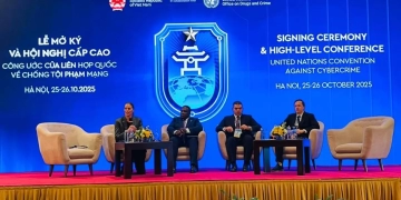 فى ختام زيارته لفيتنام .. وزير الاتصالات يبحث مع شركات عالمية الاستثمار فى مجالات التحول الرقمى وتصنيع الإلكترونيات وأشباه الموصلات 1 - جريدة المساء