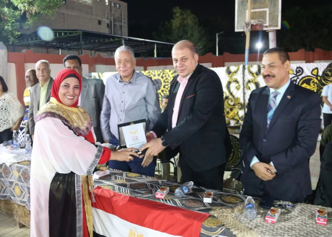 وكيل تعليم قنا يشهد احتفالية مدرسة سيدي عبد الرحيم بذكرى انتصارات أكتوبر 18 - جريدة المساء وكيل تعليم قنا يشهد احتفالية مدرسة سيدي عبد الرحيم بذكرى انتصارات أكتوبر 17 - جريدة المساء