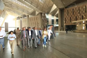 محافظ الجيزة يستقبل مستشار رئيس الجمهورية لمتابعة الاستعدادات النهائية بالطرق المؤدية إلى المتحف الكبير.. لاستقبال الضيوف 25 - جريدة المساء