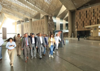 محافظ الجيزة يستقبل مستشار رئيس الجمهورية لمتابعة الاستعدادات النهائية بالطرق المؤدية إلى المتحف الكبير.. لاستقبال الضيوف 24 - جريدة المساء