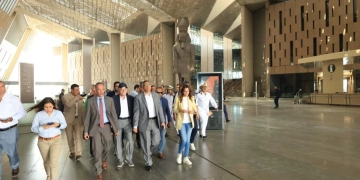محافظ الجيزة يستقبل مستشار رئيس الجمهورية لمتابعة الاستعدادات النهائية بالطرق المؤدية إلى المتحف الكبير.. لاستقبال الضيوف 1 - جريدة المساء
