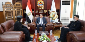 محافظ مطروح يستقبل الأنبا كاراس أسقف مطروح والخمس مدن الغربية 2 - جريدة المساء محافظ مطروح يستقبل الأنبا كاراس أسقف مطروح والخمس مدن الغربية 1 - جريدة المساء