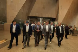 محافظ الجيزة يستقبل مستشار رئيس الجمهورية لمتابعة الاستعدادات النهائية بالطرق المؤدية إلى المتحف الكبير.. لاستقبال الضيوف 35 - جريدة المساء