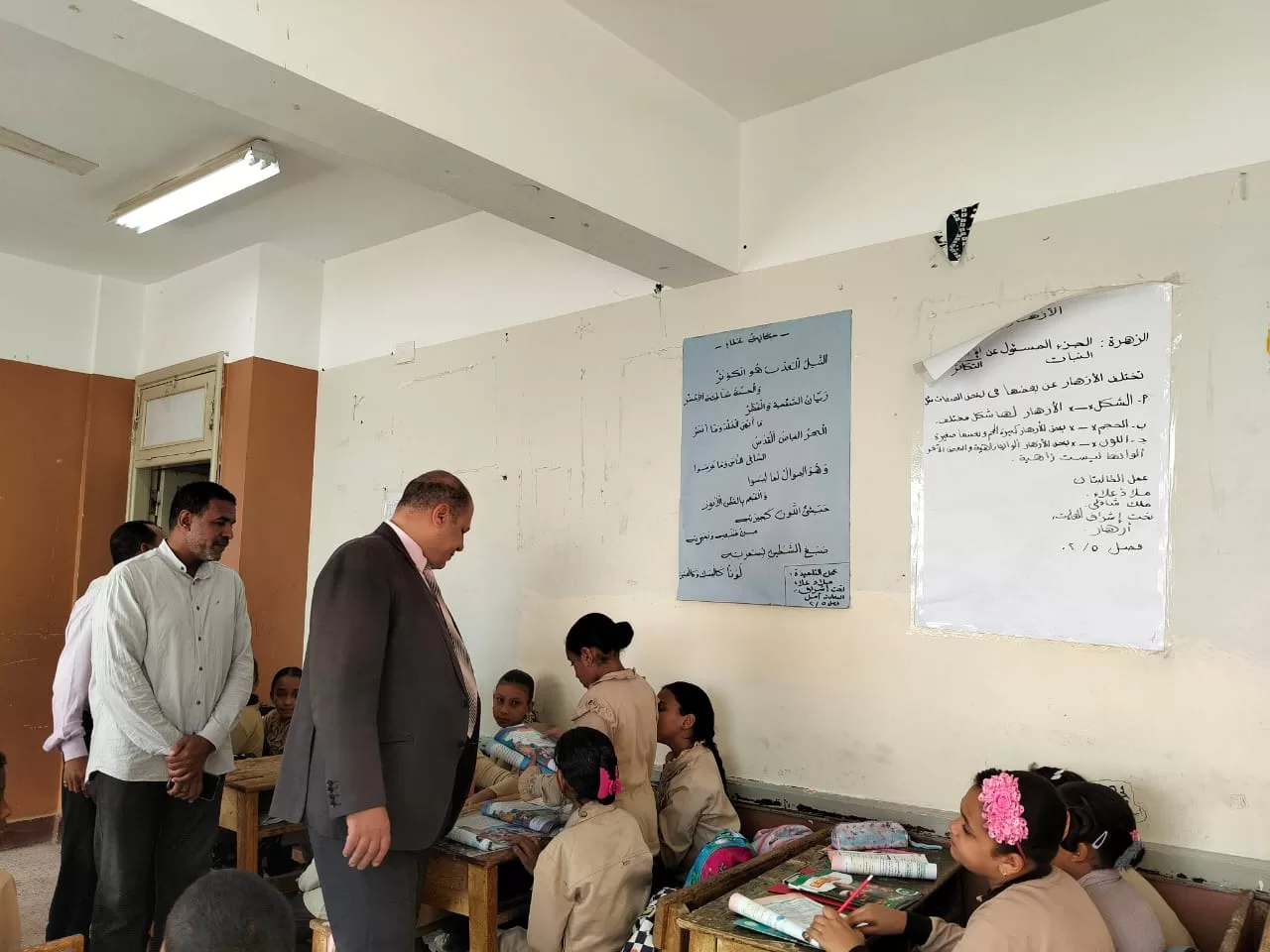 وكيل تعليم قنا يتفقد فعاليات البرنامج القومي لتنمية مهارات اللغة العربية بمدارس قفط 23 - جريدة المساء