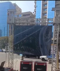 بدء تشغيل شاشات العرض بميادين الجيزة لبث المواد التوعوية عن المتحف المصري الكبير 24 - جريدة المساء بدء تشغيل شاشات العرض بميادين الجيزة لبث المواد التوعوية عن المتحف المصري الكبير 23 - جريدة المساء