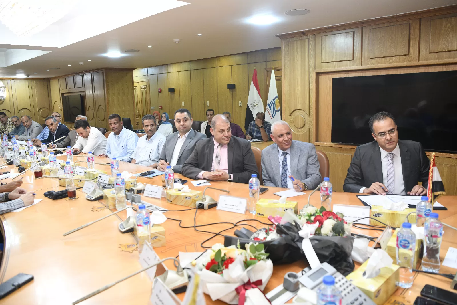 محافظ قنا يتابع جاهزية المراكز الانتخابية استعدادًا لانتخابات مجلس النواب 2025 35 - جريدة المساء