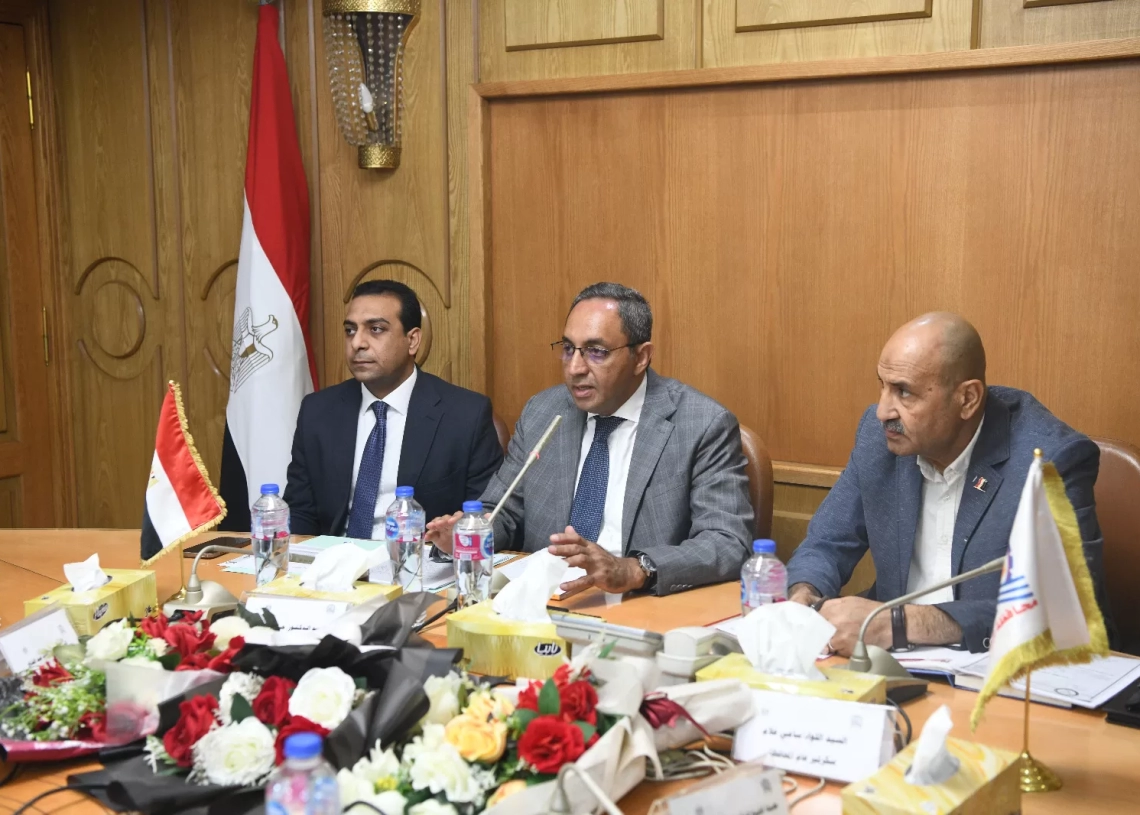 محافظ قنا يتابع جاهزية المراكز الانتخابية استعدادًا لانتخابات مجلس النواب 2025 17 - جريدة المساء