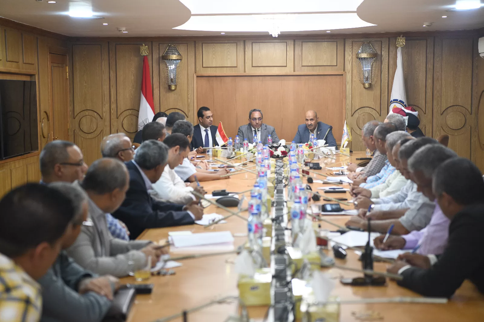 محافظ قنا يتابع جاهزية المراكز الانتخابية استعدادًا لانتخابات مجلس النواب 2025 21 - جريدة المساء