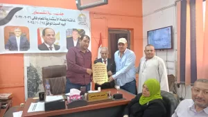 أعاد تأهيل 55 عمود إنارة.. أهالي قري العياط يكرمون رئيس المدينة لجهوده في إعادة الحياة للمركز 23 - جريدة المساء