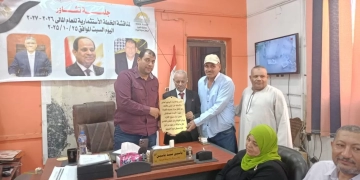 أعاد تأهيل 55 عمود إنارة.. أهالي قري العياط يكرمون رئيس المدينة لجهوده في إعادة الحياة للمركز 1 - جريدة المساء