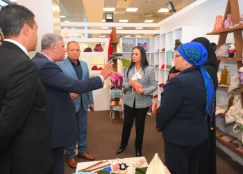 وزيرة التضامن تتفقد جناح معرض "ديارنا" بمطار شرم الشيخ الدولي 23 - جريدة المساء