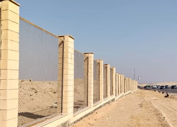 بالصور.. رفع كفاءة سور المنطقة الأثرية بالطريق السياحي استعدادًا لافتتاح المتحف المصري الكبير 17 - جريدة المساء