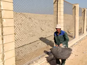 بالصور.. رفع كفاءة سور المنطقة الأثرية بالطريق السياحي استعدادًا لافتتاح المتحف المصري الكبير 33 - جريدة المساء