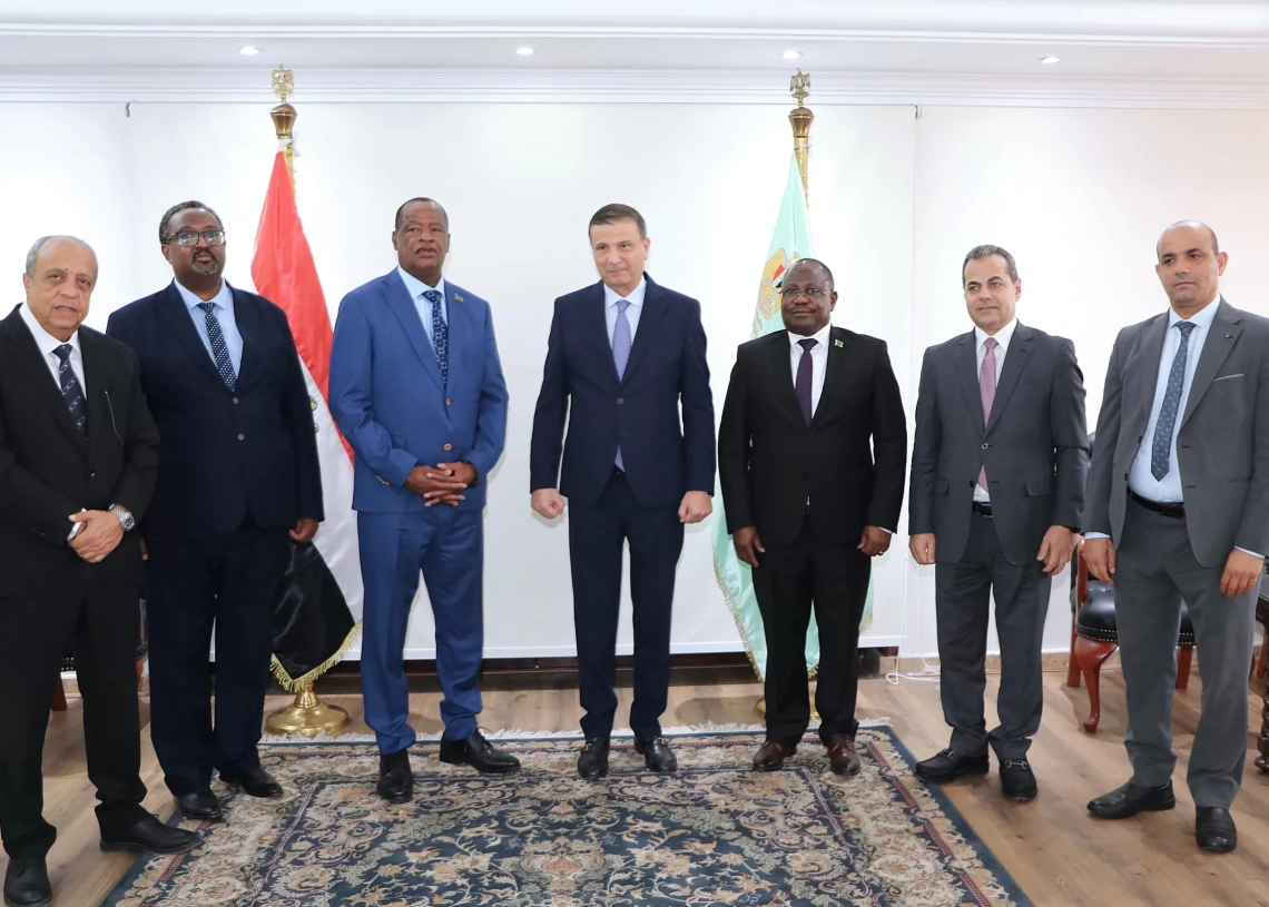 وزير الزراعة ووزير الداخلية الزامبي يناقشان موقف المزارع المصرية المشتركة 20 - جريدة المساء وزير الزراعة ووزير الداخلية الزامبي يناقشان موقف المزارع المصرية المشتركة 19 - جريدة المساء