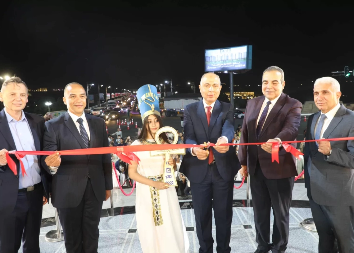 محافظ المنيا يفتتح ميدان النيل بعد تطوير شامل وتركيب شاشة عملاقة لبث فعاليات المتحف المصري الكبير 19 - جريدة المساء