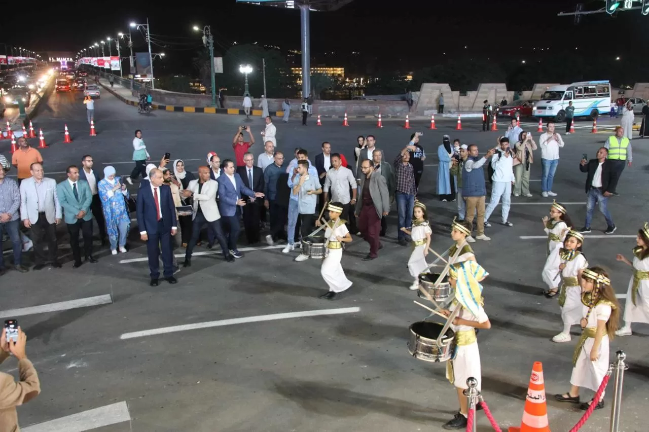 محافظ المنيا يفتتح ميدان النيل بعد تطوير شامل وتركيب شاشة عملاقة لبث فعاليات المتحف المصري الكبير 55 - جريدة المساء