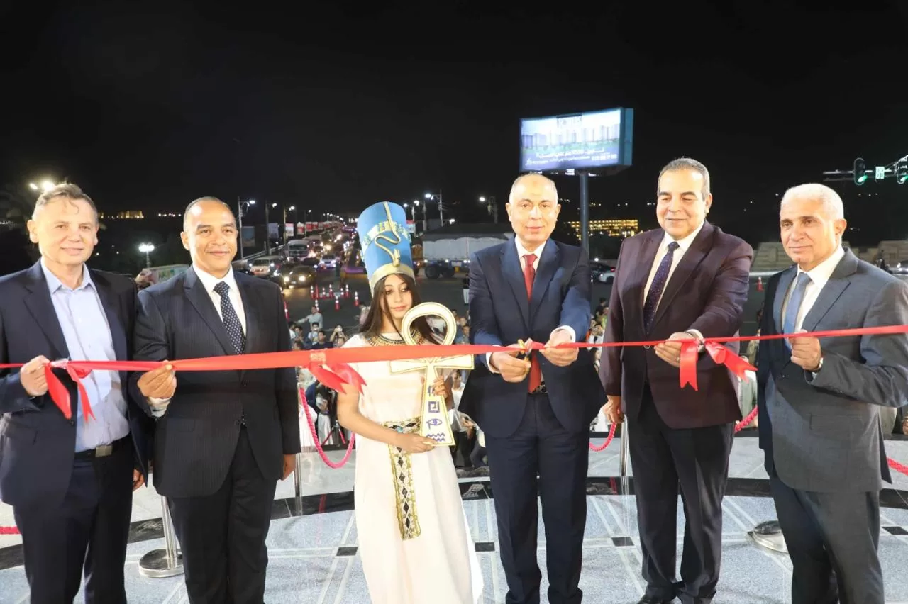 محافظ المنيا يفتتح ميدان النيل بعد تطوير شامل وتركيب شاشة عملاقة لبث فعاليات المتحف المصري الكبير 49 - جريدة المساء
