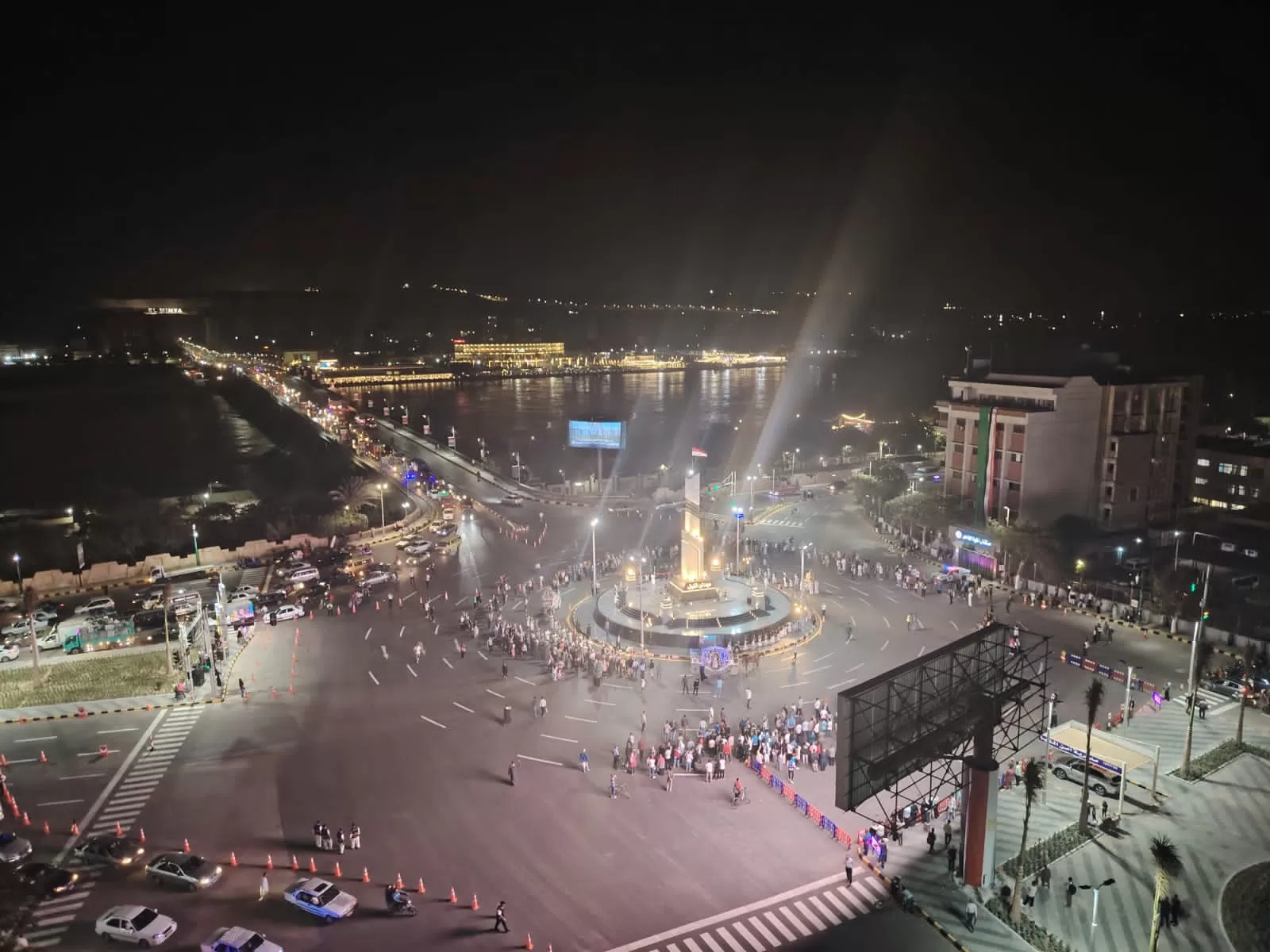 محافظ المنيا يفتتح ميدان النيل بعد تطوير شامل وتركيب شاشة عملاقة لبث فعاليات المتحف المصري الكبير 33 - جريدة المساء