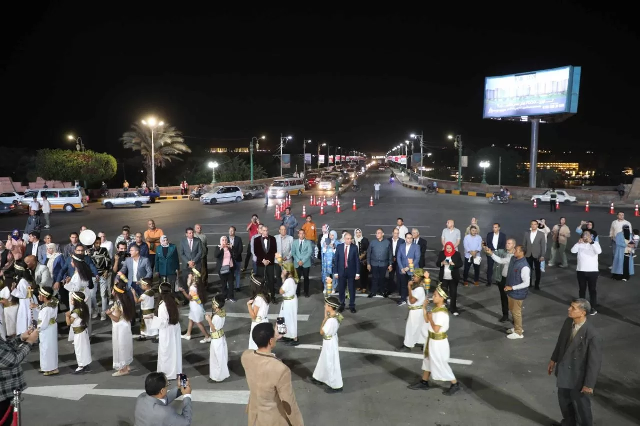 محافظ المنيا يفتتح ميدان النيل بعد تطوير شامل وتركيب شاشة عملاقة لبث فعاليات المتحف المصري الكبير 47 - جريدة المساء