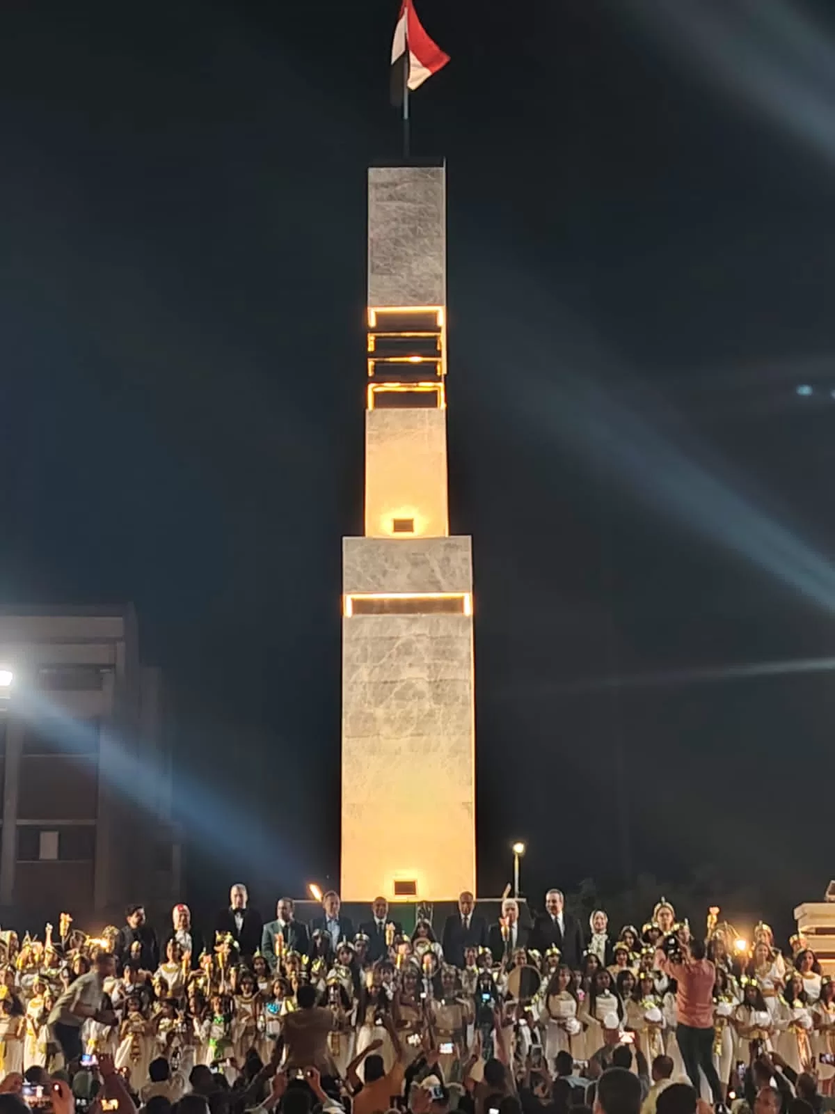 محافظ المنيا يفتتح ميدان النيل بعد تطوير شامل وتركيب شاشة عملاقة لبث فعاليات المتحف المصري الكبير 25 - جريدة المساء