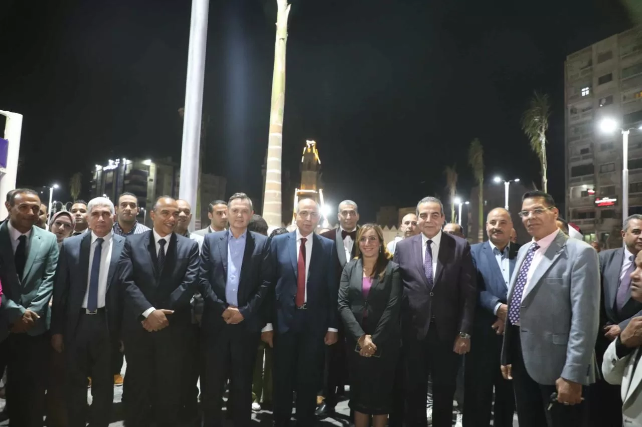 محافظ المنيا يفتتح ميدان النيل بعد تطوير شامل وتركيب شاشة عملاقة لبث فعاليات المتحف المصري الكبير 37 - جريدة المساء