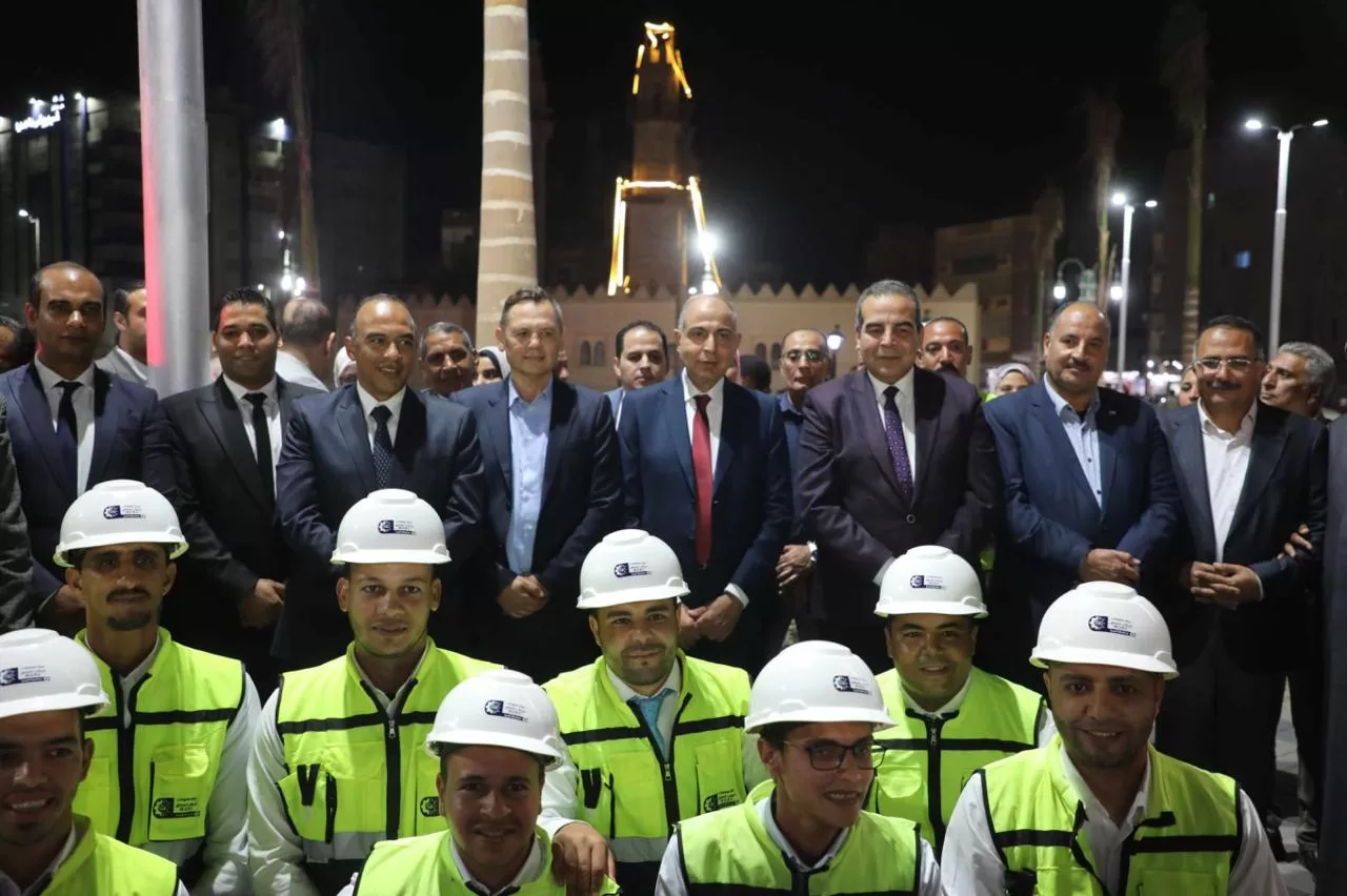 محافظ المنيا يفتتح ميدان النيل بعد تطوير شامل وتركيب شاشة عملاقة لبث فعاليات المتحف المصري الكبير 29 - جريدة المساء