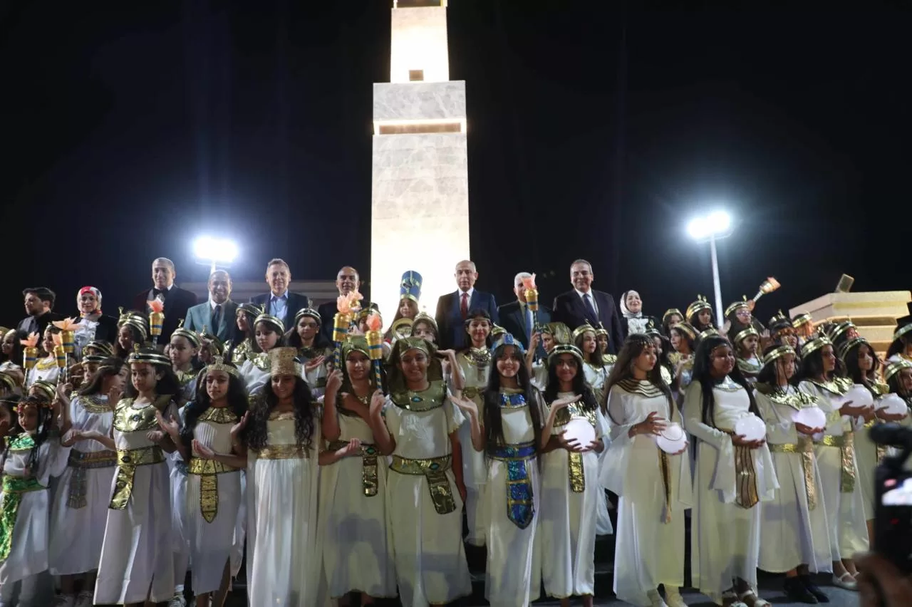 محافظ المنيا يفتتح ميدان النيل بعد تطوير شامل وتركيب شاشة عملاقة لبث فعاليات المتحف المصري الكبير 45 - جريدة المساء