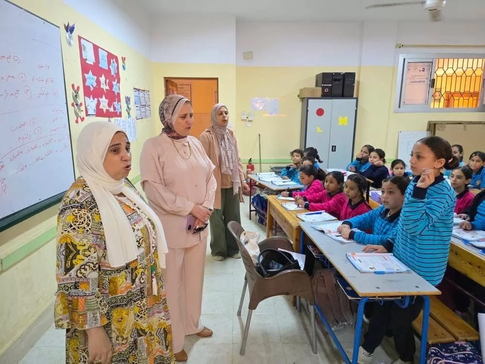 مدير عام الشروق التعليمية تتابع انتظام الدراسة وتؤكد غرس قيم الانضباط بين الطلاب 19 - جريدة المساء مدير عام الشروق التعليمية تتابع انتظام الدراسة وتؤكد غرس قيم الانضباط بين الطلاب 18 - جريدة المساء