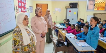 مدير عام الشروق التعليمية تتابع انتظام الدراسة وتؤكد غرس قيم الانضباط بين الطلاب 2 - جريدة المساء مدير عام الشروق التعليمية تتابع انتظام الدراسة وتؤكد غرس قيم الانضباط بين الطلاب 1 - جريدة المساء