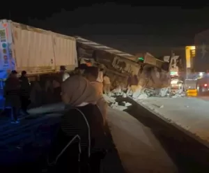 الوجع مستمر.. أقارب ضحيتين من فاجعة طريق السويس يصلون لاستلام الجثامين 20 - جريدة المساء