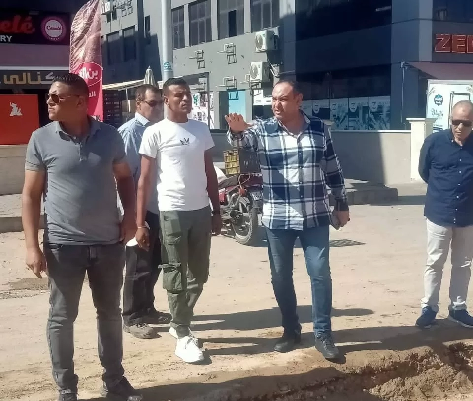 متابعة ميدانية لأعمال رفع كفاءة وتطوير الطرق بمدينة الشروق 19 - جريدة المساء