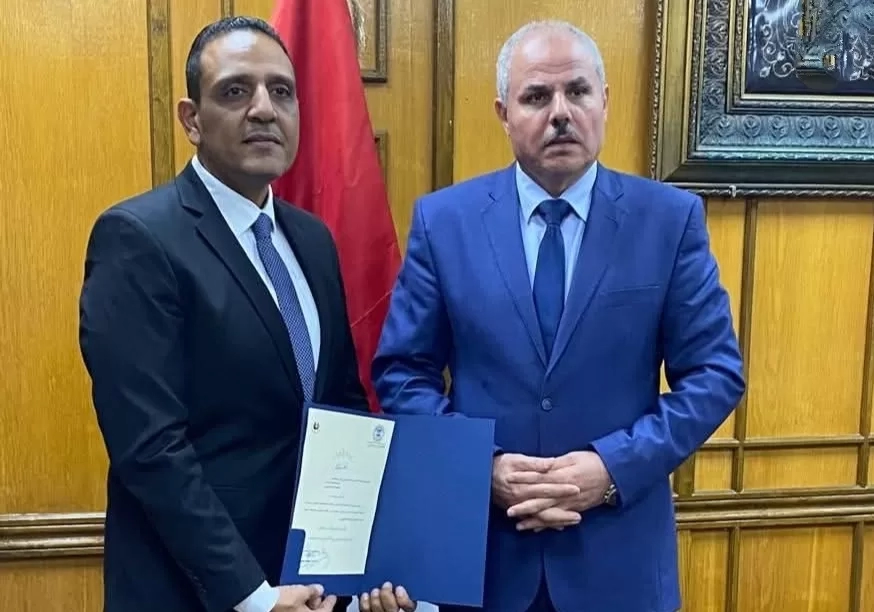 رئيس جامعة القناة يهنئ د. أحمد عزمي بتعيينه عميدا لكلية التجارة 19 - جريدة المساء رئيس جامعة القناة يهنئ د. أحمد عزمي بتعيينه عميدا لكلية التجارة 18 - جريدة المساء