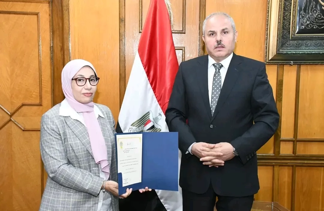 د.مندور يهنئ د.فاتن العليمي بتعيينها عميدًا لكلية السياحة بجامعة القناة 18 - جريدة المساء