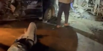 فاجعة طريق السويس.. تصادم مروع أمام «هايبر وان» يخلف وفيات وإصابات 2 - جريدة المساء فاجعة طريق السويس.. تصادم مروع أمام «هايبر وان» يخلف وفيات وإصابات 1 - جريدة المساء