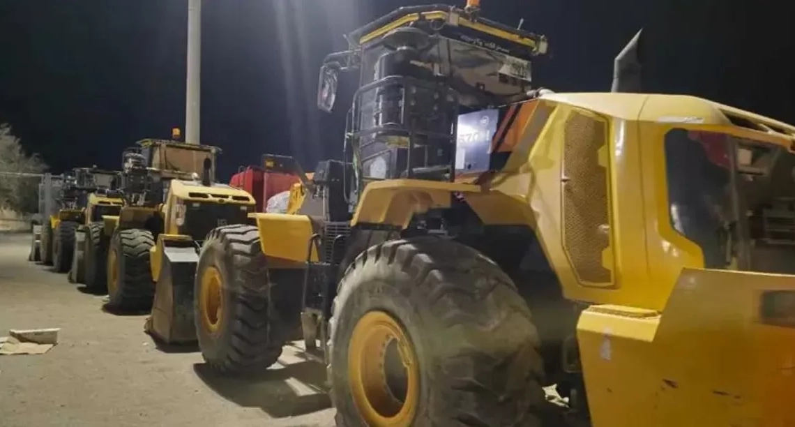 آليات حفر مصرية إلى غزة