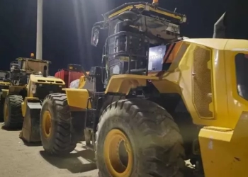 آليات حفر مصرية إلى غزة