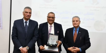 أثناء مشاركته بالحفل الختامى للملتقى الدورى الثانى عشر لمديرى مكتبات مصر العامة .. محافظ أسوان : المكتبات أصبحت مراكز للإبداع 2 - جريدة المساء أثناء مشاركته بالحفل الختامى للملتقى الدورى الثانى عشر لمديرى مكتبات مصر العامة .. محافظ أسوان : المكتبات أصبحت مراكز للإبداع 1 - جريدة المساء