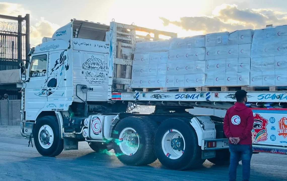 الهلال الأحمر المصرى مستمر فى إدخال المساعدات لأهل غزة