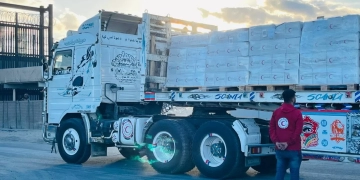 الهلال الأحمر المصرى مستمر فى إدخال المساعدات لأهل غزة