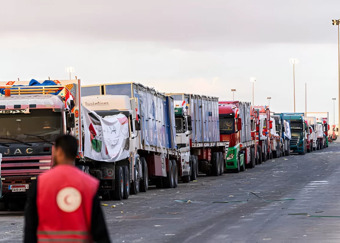 الهلال الأحمر المصرى يدخل أكثر من 9 آلاف طن مساعدات عاجلة إلى غزة 18 - جريدة المساء الهلال الأحمر المصرى يدفع بالمزيد من المساعدات لأهل غزة